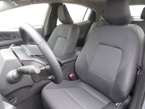 Used 2026 Toyota Prius LE AWD/4WD image 12