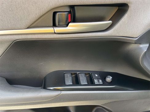 Used 2025 Toyota Camry LE image 13