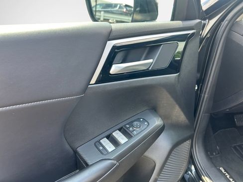 Used 2023 Mitsubishi Outlander SE AWD/4WD image 14
