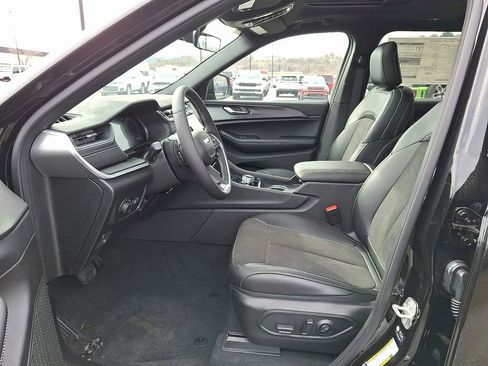 New 2025 Jeep Grand Cherokee L Altitude AWD/4WD image 6