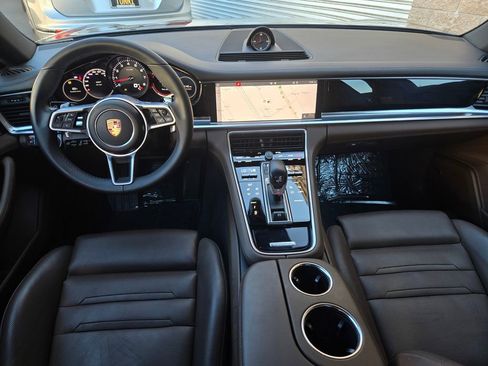 Used 2018 Porsche Panamera 4 image 18