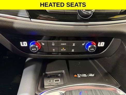 Used 2024 Buick Enclave Essence AWD/4WD image 3