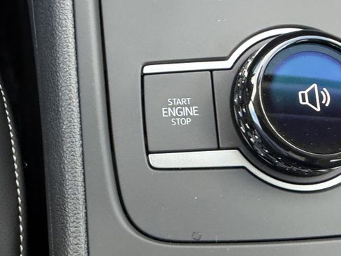 New 2026 Volkswagen Tiguan SE image 21