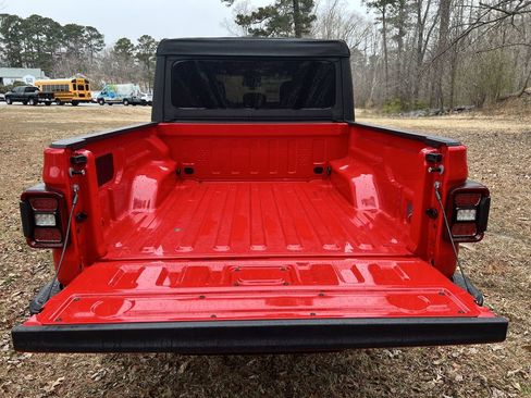 New 2025 Jeep Gladiator Sport image 5