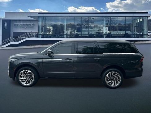 New 2026 Lincoln Navigator L Reserve AWD/4WD image 4