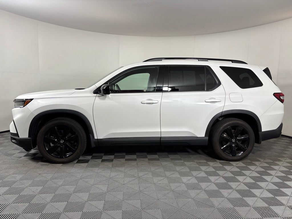 Certified 2025 Honda Pilot Black Edition image 2