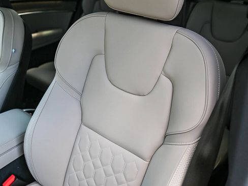 Certified 2026 Volvo XC90 B6 Plus w/ Protection Package Premier AWD/4WD image 23