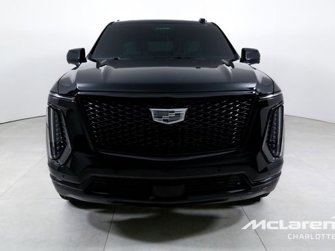 Used 2025 Cadillac Escalade Sport Platinum w/ LPO, ONYX Package AWD/4WD image 4