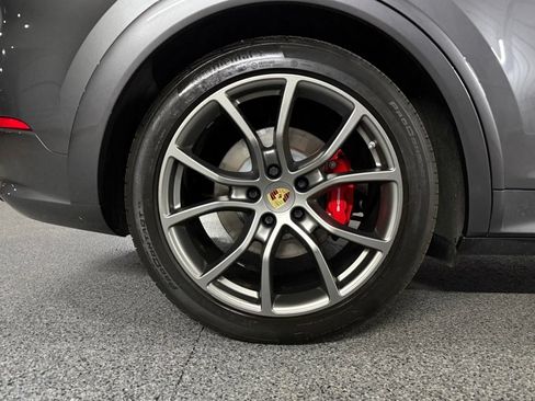 Used 2022 Porsche Cayenne GTS AWD/4WD image 10