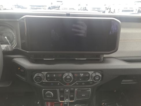 Used 2024 Jeep Wrangler Unlimited image 20