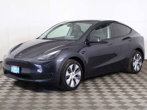 Used 2024 Tesla Model Y Long Range AWD/4WD image 10