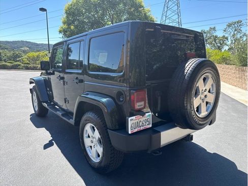 Used 2012 Jeep Wrangler Unlimited Sahara w/ Connectivity Group AWD/4WD image 9