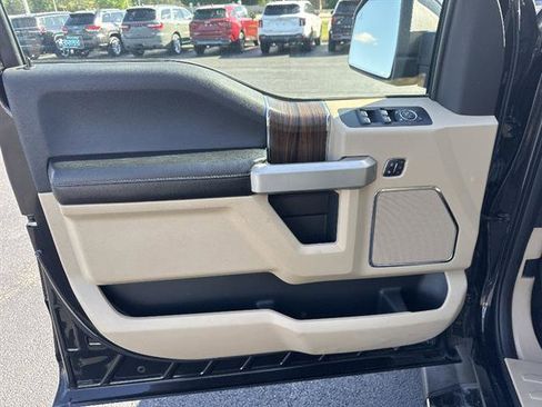 Used 2015 Ford F150 Lariat w/ Equipment Group 502A Luxury AWD/4WD image 8