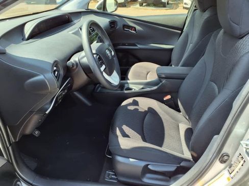 Used 2018 Toyota Prius Two image 15