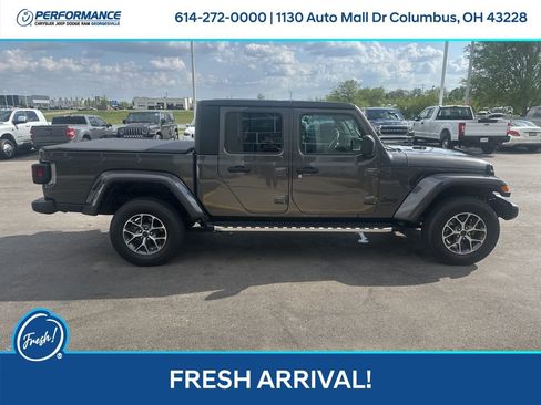 Used 2024 Jeep Gladiator Sport image 3