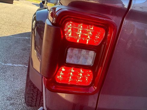 Used 2020 Jeep Gladiator Overland w/ LED Lighting Group image 21