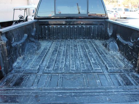 Used 2010 Nissan Titan SE RWD image 15