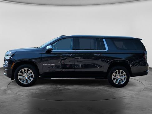 Used 2025 Chevrolet Suburban Premier AWD/4WD image 4