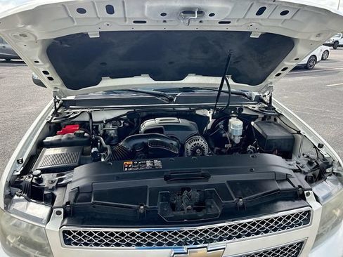 Used 2011 Chevrolet Avalanche LTZ AWD/4WD image 33