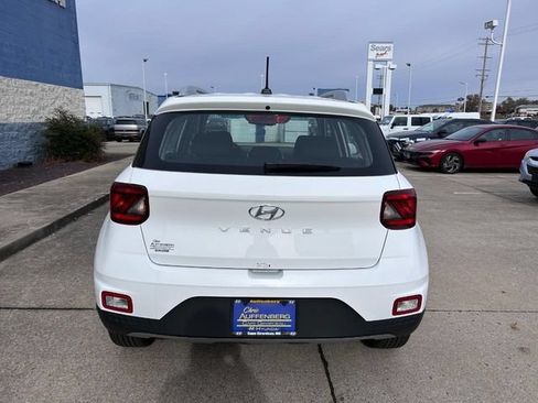 New 2026 Hyundai Venue SEL FWD image 4