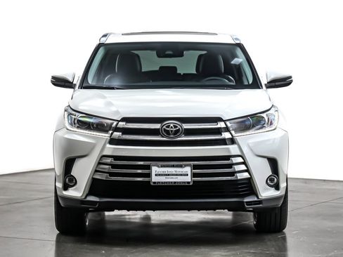 Used 2019 Toyota Highlander Limited image 2