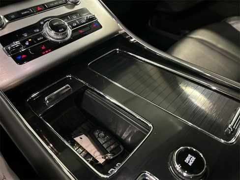 Used 2023 Lincoln Aviator AWD w/ Premium Package image 19