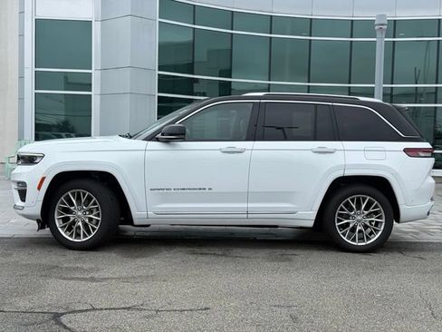 Used 2023 Jeep Grand Cherokee Summit w/ Luxury Tech Group V AWD/4WD image 3