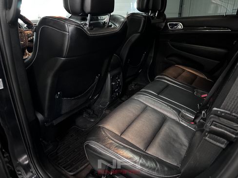 Used 2016 Jeep Grand Cherokee SRT AWD/4WD image 41