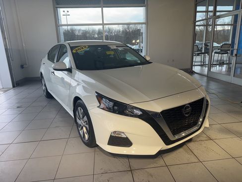 Used 2022 Nissan Altima 2.5 S image 3