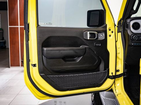 Used 2024 Jeep Wrangler Unlimited w/ LED Headlamp & Fog Lamp Group image 23