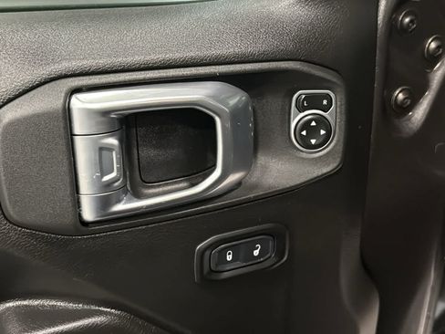 Used 2024 Jeep Wrangler Unlimited w/ Convenience Group AWD/4WD image 24