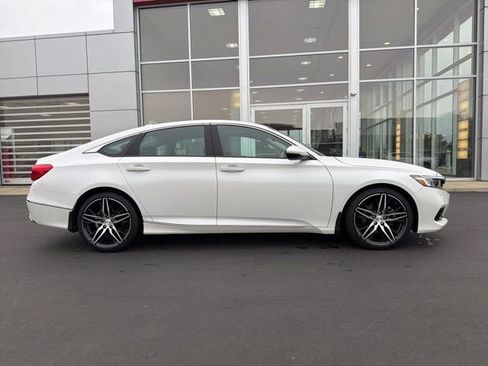 Used 2022 Honda Accord Touring image 8