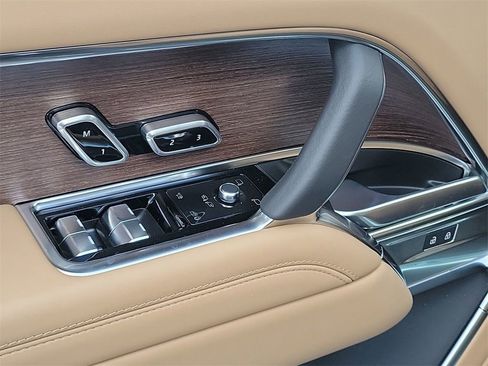New 2026 Land Rover Range Rover Long Wheelbase SE image 24