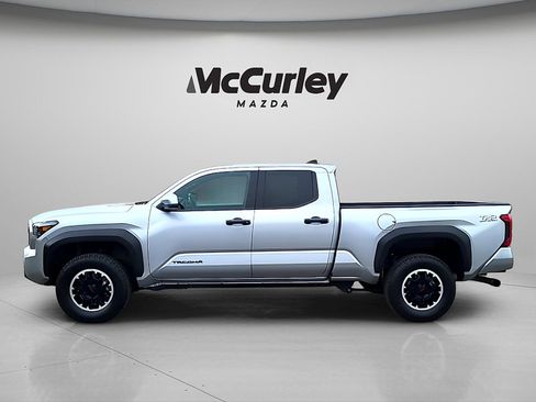 Used 2024 Toyota Tacoma TRD Off-Road AWD/4WD image 4