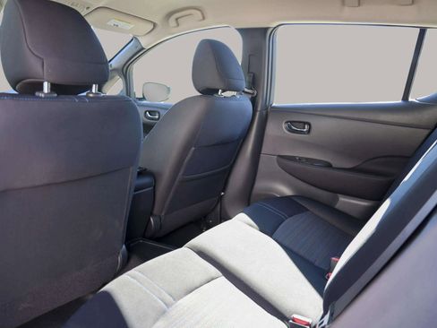 Used 2018 Nissan Leaf S image 26