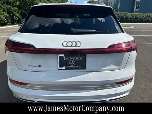 Used 2022 Audi e-tron S Premium Plus AWD/4WD image 6
