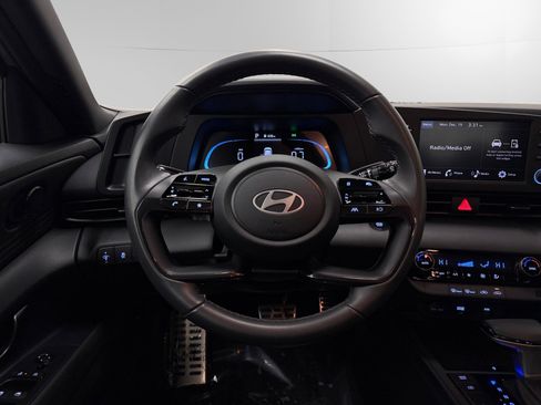 Certified 2025 Hyundai Elantra Sport w/ Cargo Package image 12