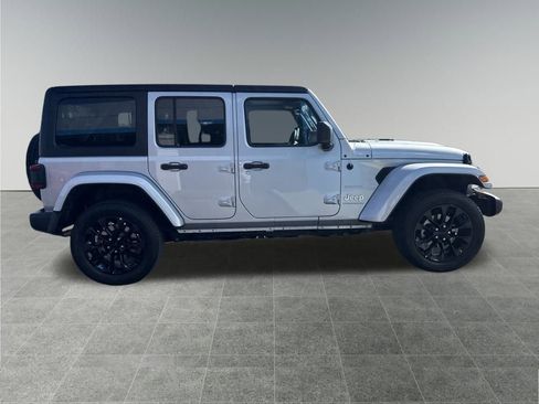 Used 2023 Jeep Wrangler Unlimited Sahara image 7