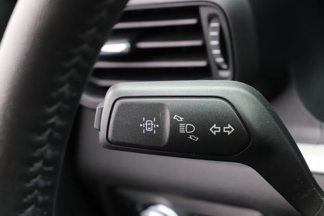Used 2023 Ford Explorer XLT AWD/4WD image 37