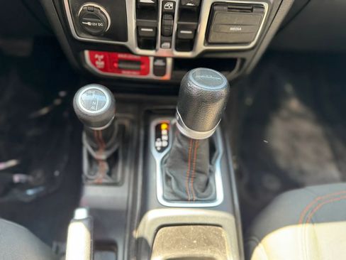 Used 2020 Jeep Gladiator Mojave AWD/4WD image 34