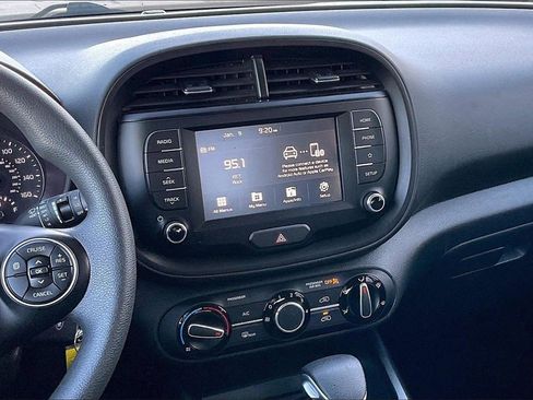Certified 2021 Kia Soul S image 6