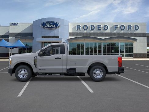 Used 2025 Ford F250 XL RWD image 3