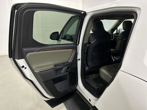 Used 2022 Rivian R1T Adventure image 17