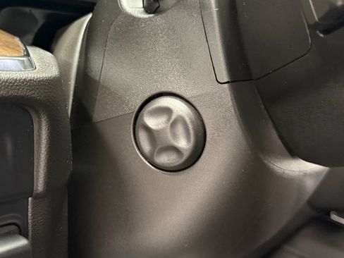 Used 2025 Chevrolet Suburban High Country image 27