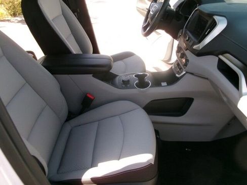 Used 2023 GMC Terrain SLE w/ Driver Convenience Package image 19