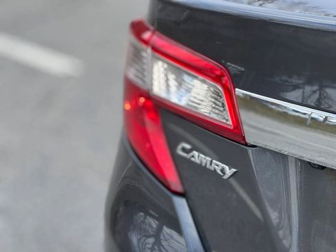 Used 2012 Toyota Camry XLE w/ Leather Pkg FWD image 10