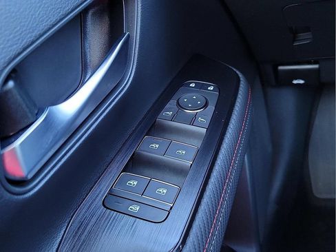 Used 2025 Nissan Kicks SR w/ SR Premium Package AWD/4WD image 12