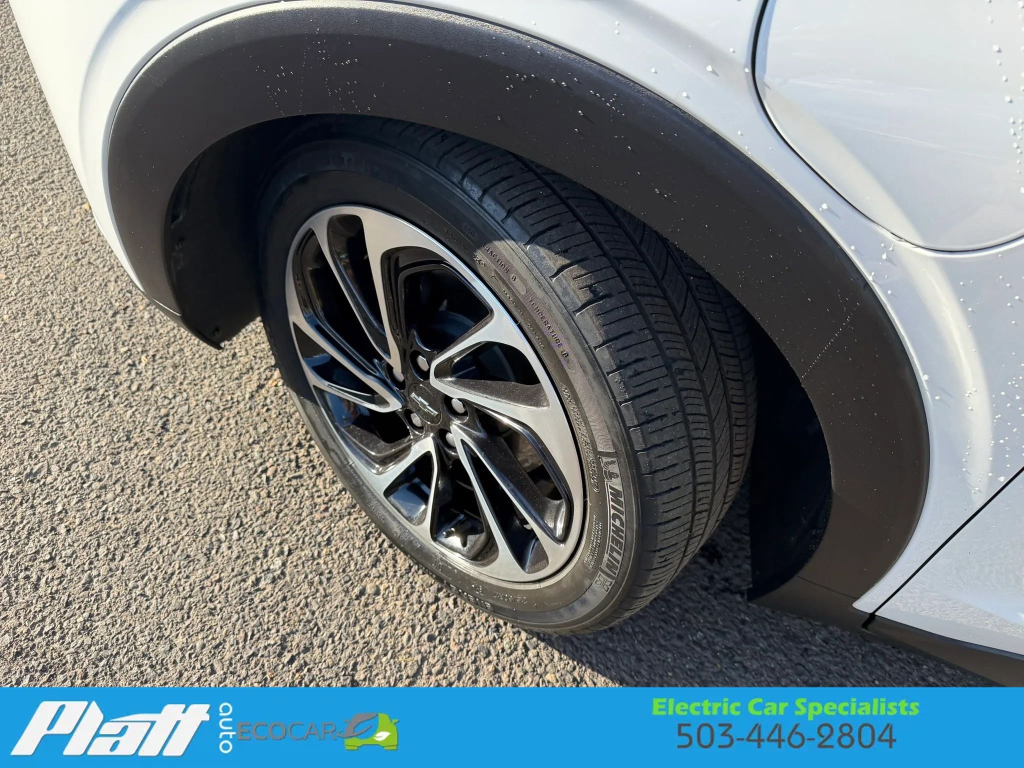 Used 2022 Chevrolet Bolt EUV Premier w/ Sun & Sound Package FWD image 16