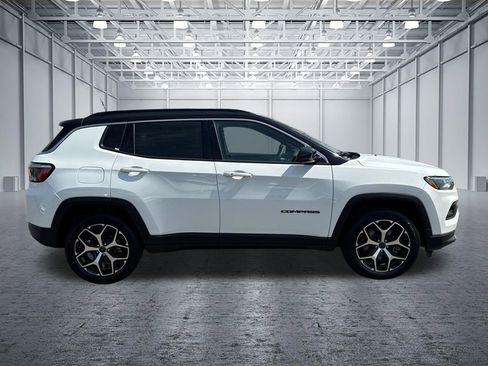 Used 2025 Jeep Compass Limited AWD/4WD image 8