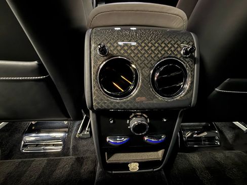 Used 2022 Rolls-Royce Cullinan Black Badge w/ Dark Exterior Package image 50